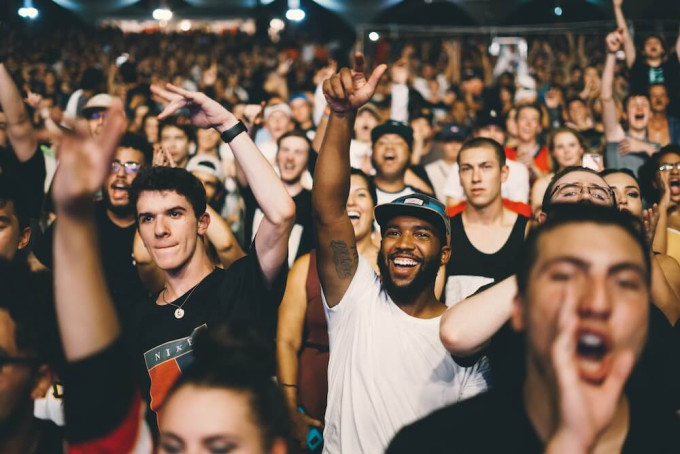 Large crown of people at an event to depict podcast fans